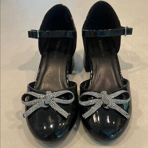Nordstrom Black dress shoes with rhinestone Bow perfect girls dress shoe